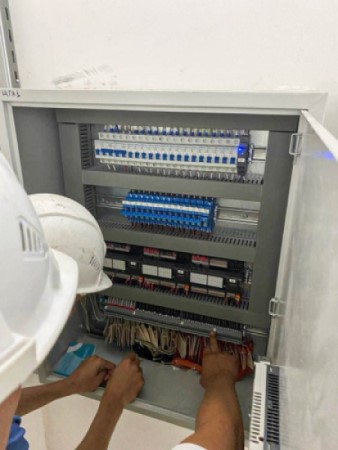 Пожарный шкаф управления двигателями вентиляторов дымоудаления